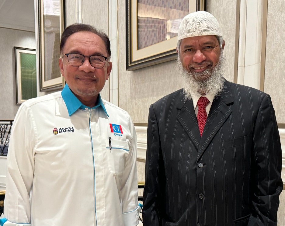 Dr Zakir Naik in discussion with Tun Dr Mahathir Bin Mohamad
